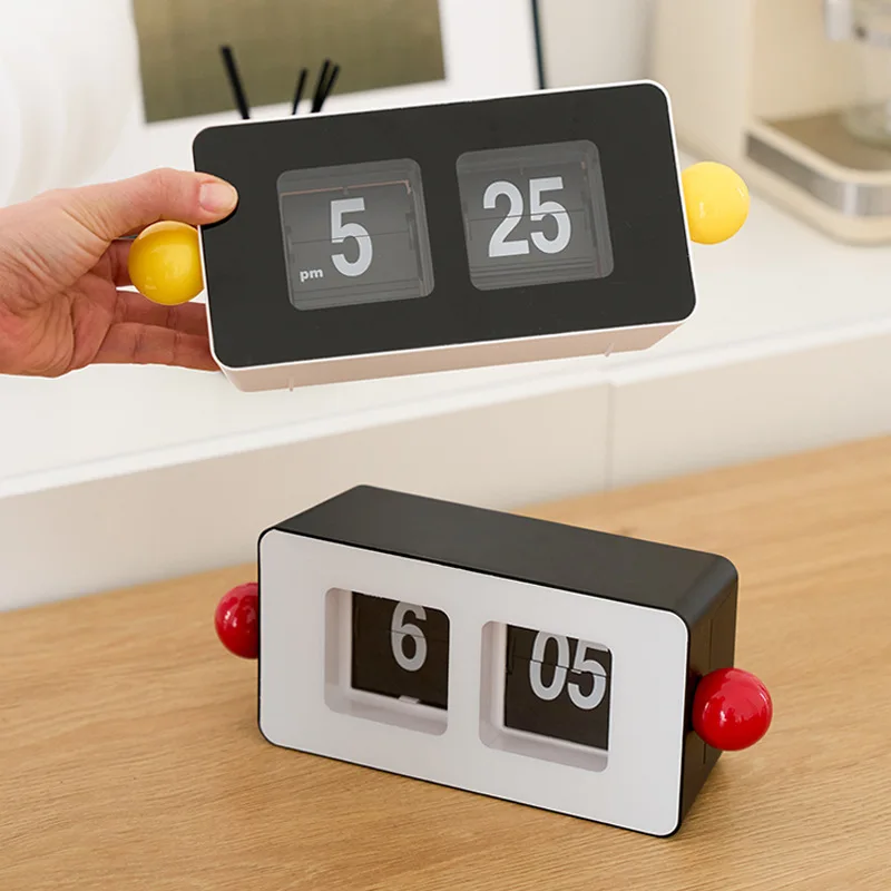 Automatic Page-flipping Clock  - огляд і ціна Desk Setup Gadgets