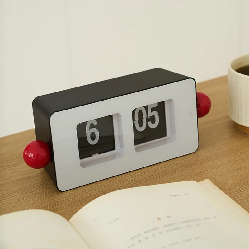 Automatic Page-flipping Clock  - огляд і ціна Desk Setup Gadgets