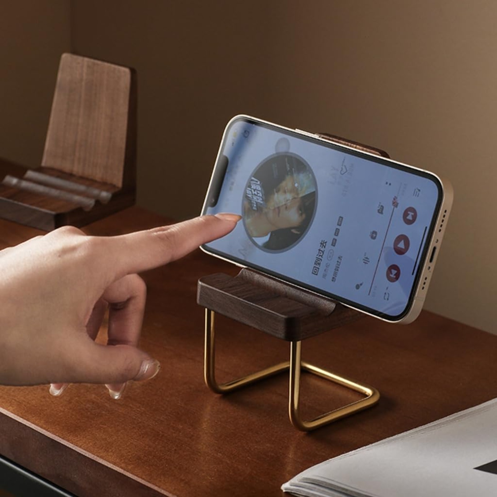 Wooden Phone Stand Walnut Desk - огляд і ціна Desk Setup Natural
